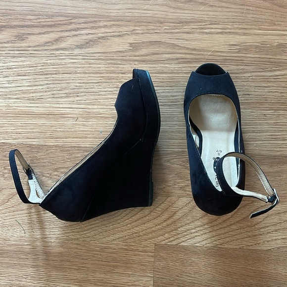 rue21 etc! Women’s 4-inch Ankle Strap Wedges - Picture 4 of 9